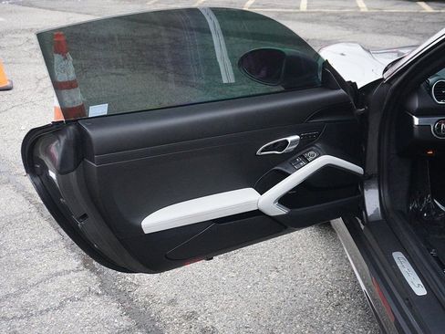 Used 2019 Porsche 718 Cayman S image 25