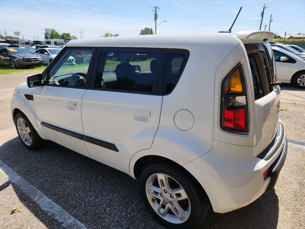 Used 2010 Kia Soul + w/ Audio Pkg FWD image 2