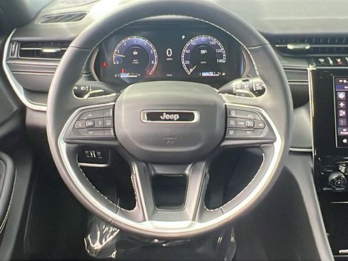 New 2025 Jeep Grand Cherokee Altitude image 20