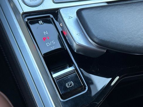 Used 2019 Audi e-tron Prestige w/ Prestige Package image 21