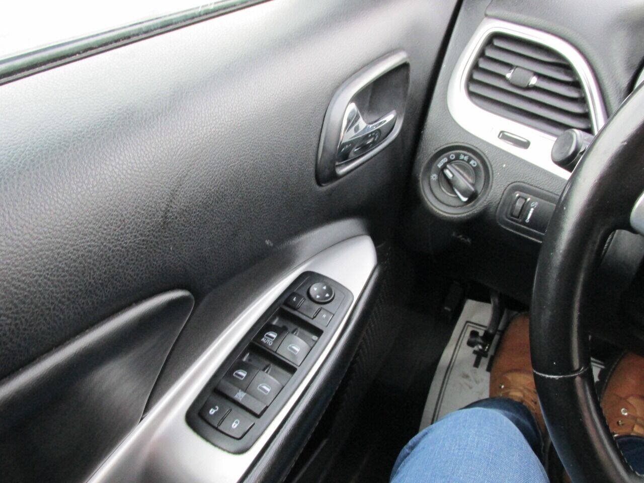 Used 2017 Dodge Journey SE w/ Flexible Seating Group FWD image 50
