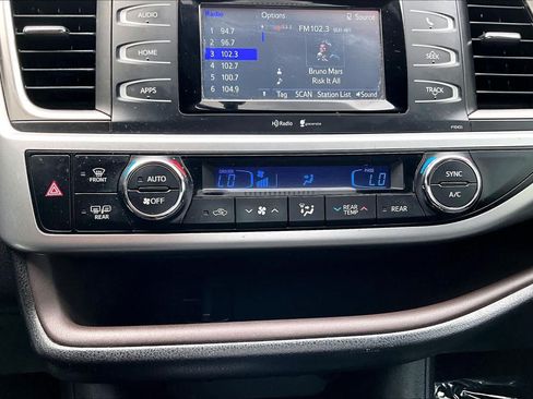 Used 2015 Toyota Highlander Plus FWD image 31