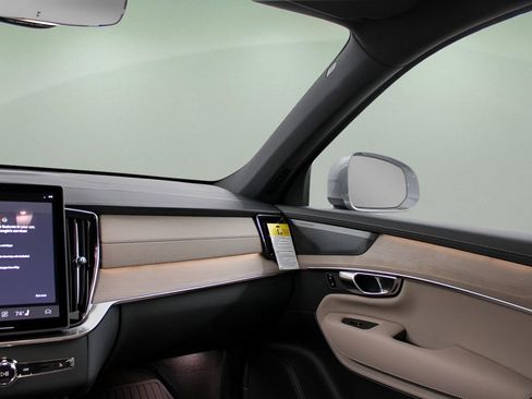 New 2026 Volvo XC90 B6 Plus w/ Protection Package Premier AWD/4WD image 15