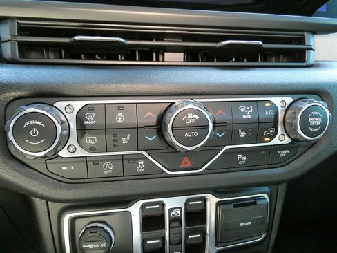 Used 2025 Jeep Wrangler Unlimited Sport AWD/4WD image 29