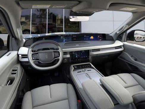 New 2025 Lincoln Navigator L Reserve image 9