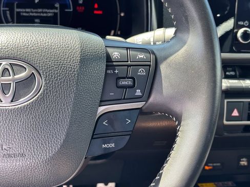 Used 2025 Toyota Camry SE FWD image 28