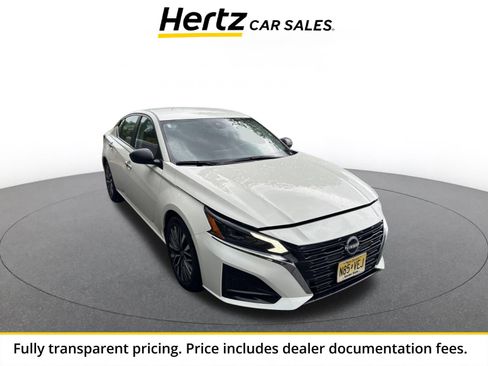 Used 2025 Nissan Altima 2.5 SV FWD image 1