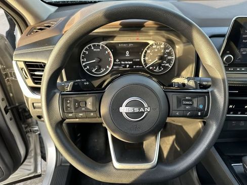 Used 2023 Nissan Rogue SV image 16