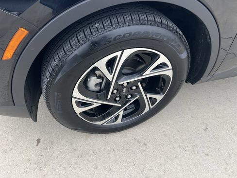 Used 2024 Lincoln Nautilus Premier w/ Equipment Group 102A image 2