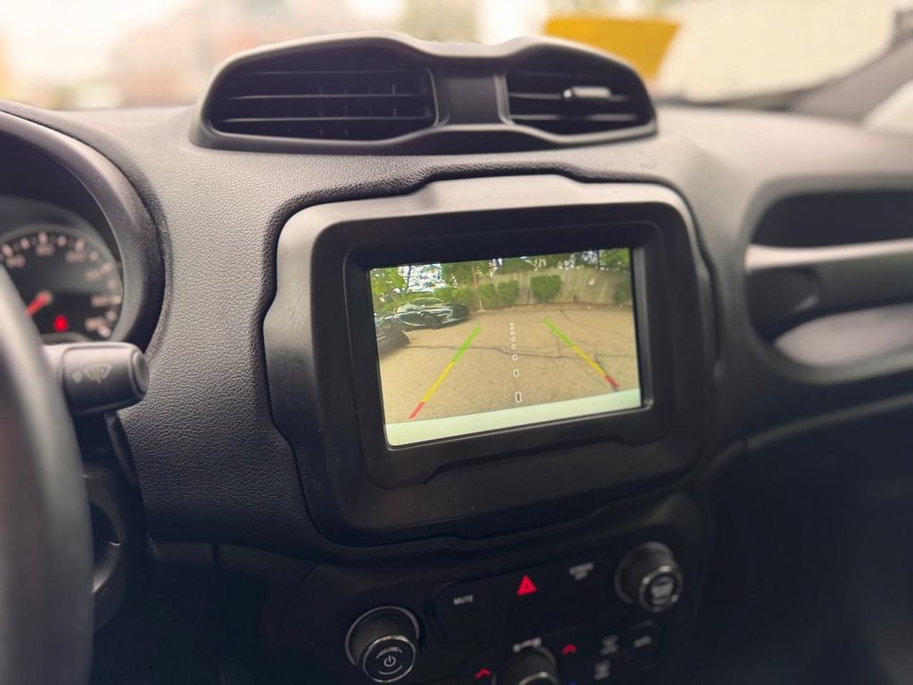 Used 2018 Jeep Renegade Altitude AWD/4WD image 17
