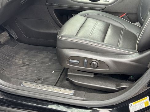 Used 2023 GMC Acadia Denali w/ Black Diamond Edition image 17