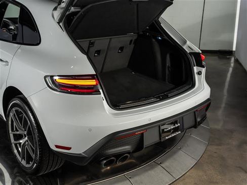 Certified 2026 Porsche Macan AWD/4WD image 33