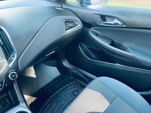 Used 2017 Chevrolet Cruze LT w/ Convenience Package image 19