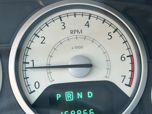 Used 2008 Chrysler Town & Country Touring FWD image 22