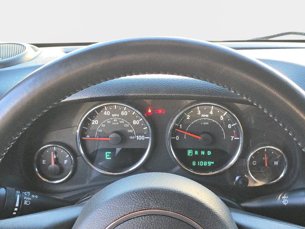 Used 2015 Jeep Wrangler Unlimited Sahara w/ Connectivity Group AWD/4WD image 25