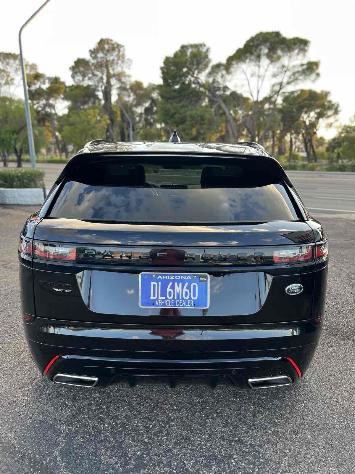 Used 2019 Land Rover Range Rover Velar R-Dynamic SE AWD/4WD image 4
