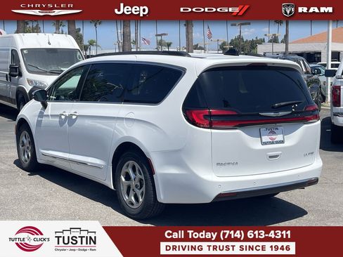 Used 2023 Chrysler Pacifica Limited FWD image 10