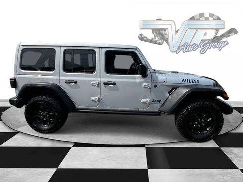 Used 2024 Jeep Wrangler Unlimited AWD/4WD image 3