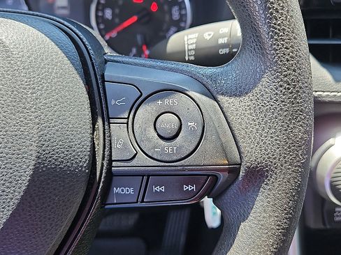 Used 2021 Toyota RAV4 LE FWD image 19
