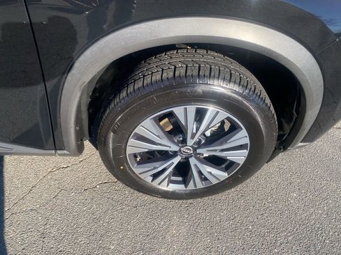 Used 2023 Nissan Rogue SV image 9