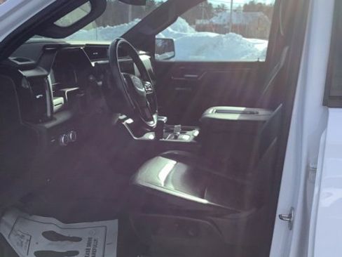 Used 2022 GMC Sierra 1500 AT4 w/ AT4 Preferred Package image 10