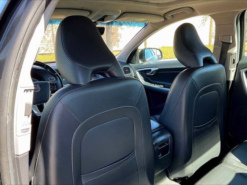 Used 2015 Volvo S60 T5 Premier image 12