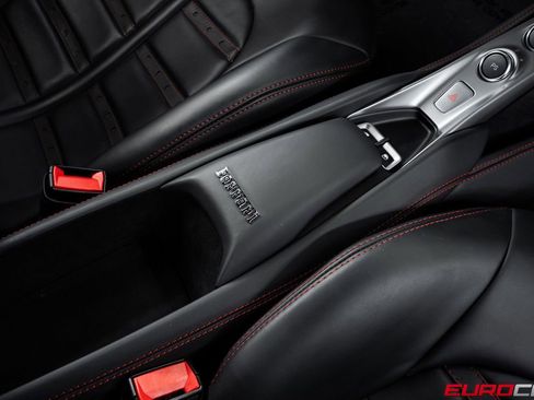 Used 2021 Ferrari F8 Tributo image 37