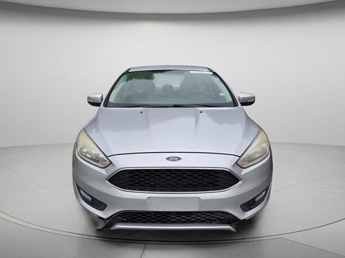 Used 2016 Ford Focus SE w/ SE Sport Package FWD image 3