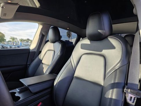 Used 2022 Tesla Model Y Long Range AWD/4WD image 18