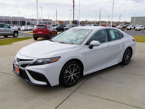 Certified 2024 Toyota Camry SE image 4