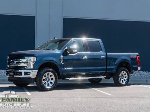 Used 2019 Ford F250 Lariat w/ Lariat Ultimate Package AWD/4WD image 2