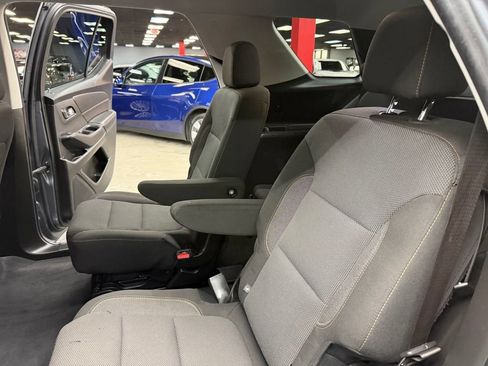 Used 2021 Chevrolet Traverse LT FWD image 39