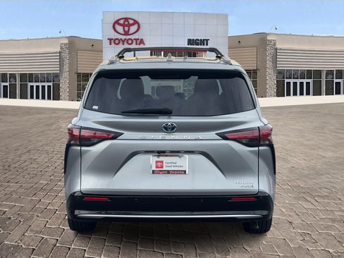 Certified 2022 Toyota Sienna Platinum image 6