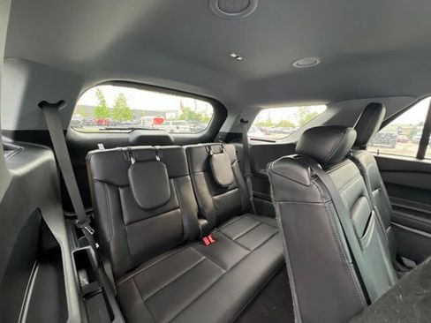 Used 2023 Ford Explorer XLT w/ Equipment Group 202A AWD/4WD image 14