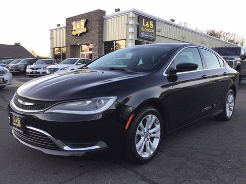 Used 2015 Chrysler 200 Limited w/ Convenience Group image 1