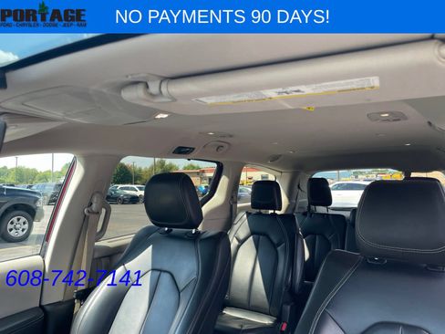 Used 2023 Chrysler Pacifica Touring-L FWD image 28