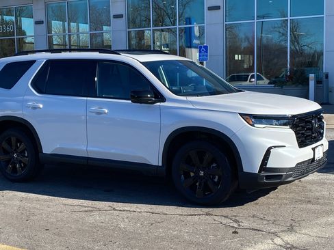 Certified 2025 Honda Pilot Black Edition image 1