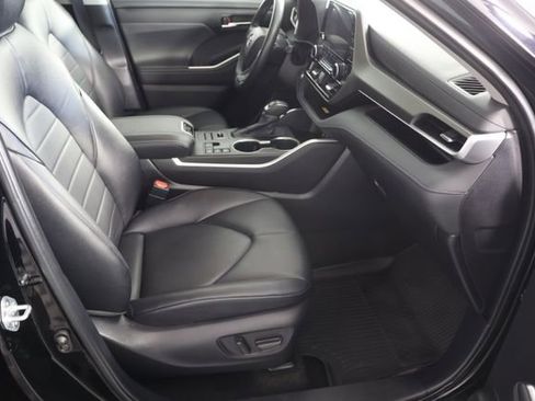 Used 2024 Toyota Highlander XLE AWD/4WD image 26