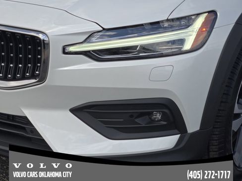 New 2026 Volvo V60 B5 Cross Country Plus w/ Climate Package AWD/4WD image 7