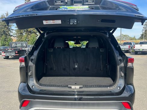 Used 2023 Toyota Highlander XSE FWD image 22