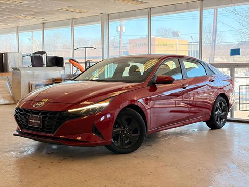 Used 2022 Hyundai Elantra SEL image 1