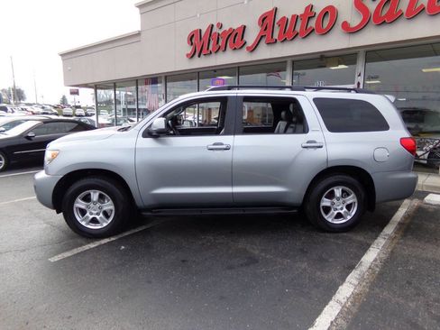 Used 2011 Toyota Sequoia SR5 w/ Premium Pkg image 2