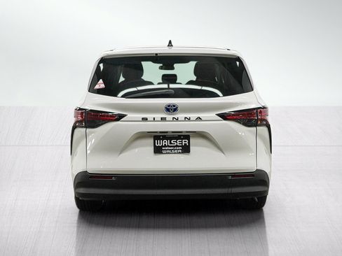 Used 2021 Toyota Sienna LE AWD/4WD image 4