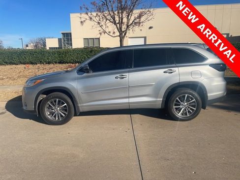 Used 2018 Toyota Highlander XLE w/ Protection Package #3 image 6