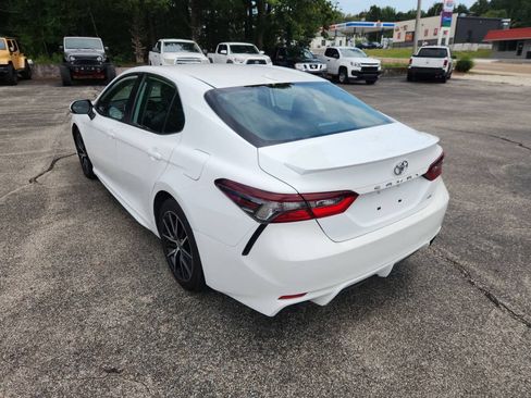 Used 2023 Toyota Camry SE FWD image 6