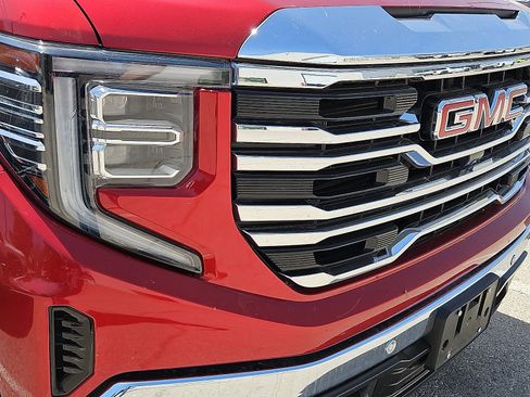 Used 2025 GMC Sierra 1500 SLT image 4