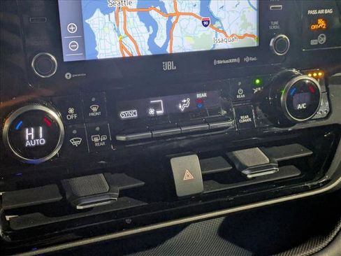 Used 2021 Toyota Highlander Limited image 16