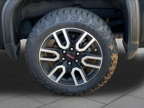 Used 2023 GMC Sierra 1500 AT4 w/ AT4 Premium Package AWD/4WD image 11