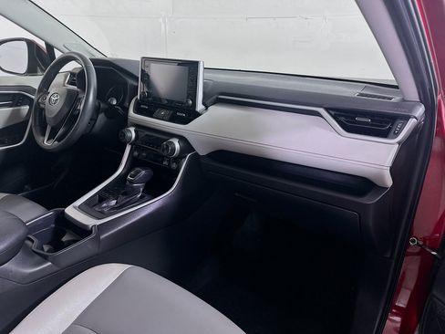 Used 2020 Toyota RAV4 XLE Premium image 27