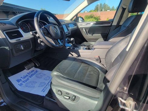 Used 2017 Volkswagen Touareg Executive AWD/4WD image 11